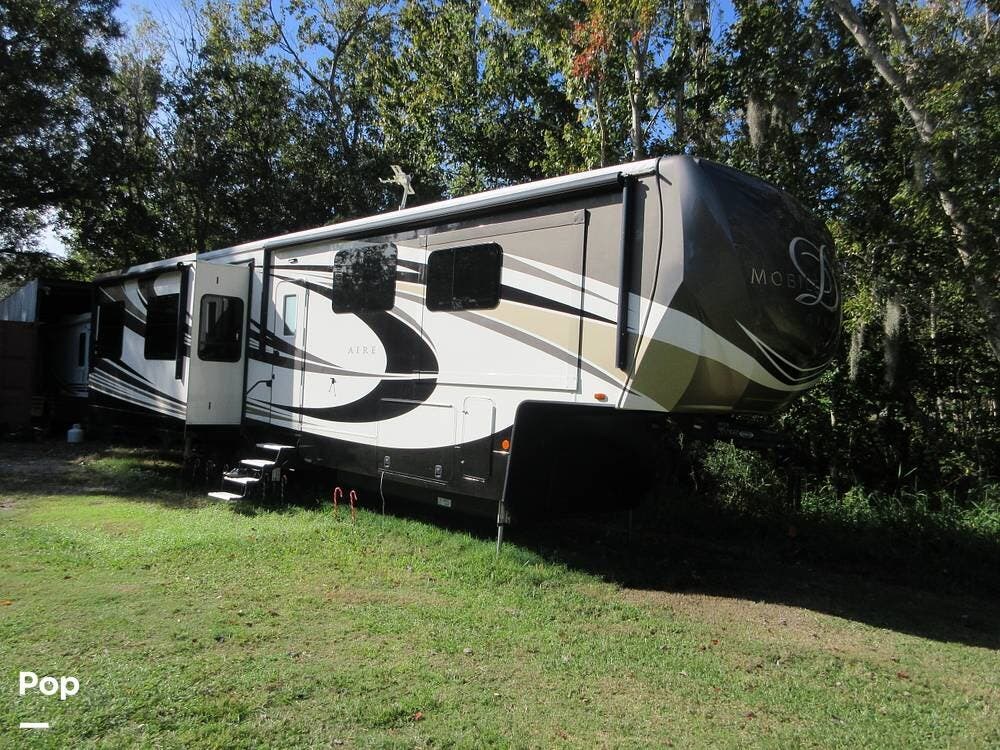 2018 DRV Mobile Suites MSA-40 - Used Fifth Wheel For Sale by Pop RVs in Plant City, Florida features Slideout, Leveling Jacks, Awning, Air Conditioning