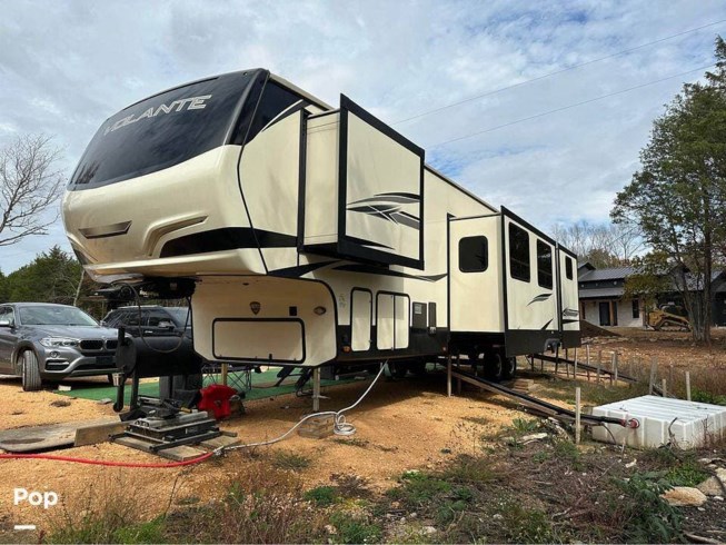 2020 CrossRoads Volante 3601LF - Used Fifth Wheel For Sale by Pop RVs in Columbia, Tennessee