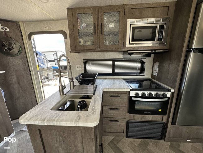 2020 Forest River Wildwood 31KQBTS - Used Travel Trailer For Sale by Pop RVs in Katy, Texas