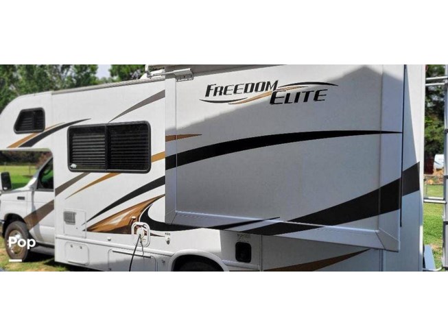 2016 Freedom Elite 22FE by Thor Motor Coach from Pop RVs in Wolcott, Indiana