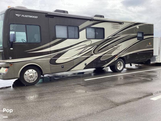 2010 Bounder 35H by Fleetwood from Pop RVs in Lake Suzy, Florida
