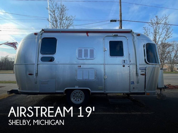 Used 2015 Airstream International Airstream  19 Signature available in Shelby Township, Michigan