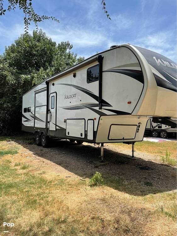 2020 Forest River Wildcat 322RK - Used Fifth Wheel For Sale by Pop RVs in Caldwell, Texas features Slideout, Leveling Jacks, Air Conditioning