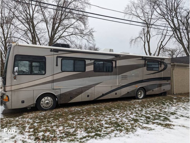 2004 Discovery 39S by Fleetwood from Pop RVs in Carmel, Indiana