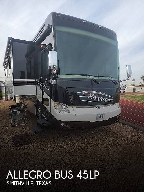 2014 Tiffin Allegro Bus 45LP RV for Sale in Smithville, TX 78957