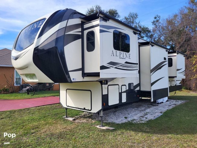 2019 Keystone Alpine 3711KP - Used Fifth Wheel For Sale by Pop RVs in Titusville, Florida