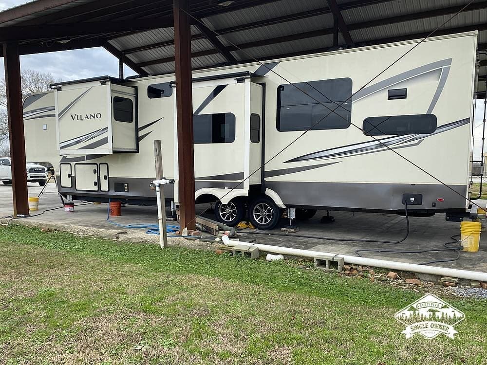 2022 Vanleigh Vilano 390LK - Used Fifth Wheel For Sale by Pop RVs in Rosedale, Louisiana features Slideout, Leveling Jacks, Air Conditioning, Awning