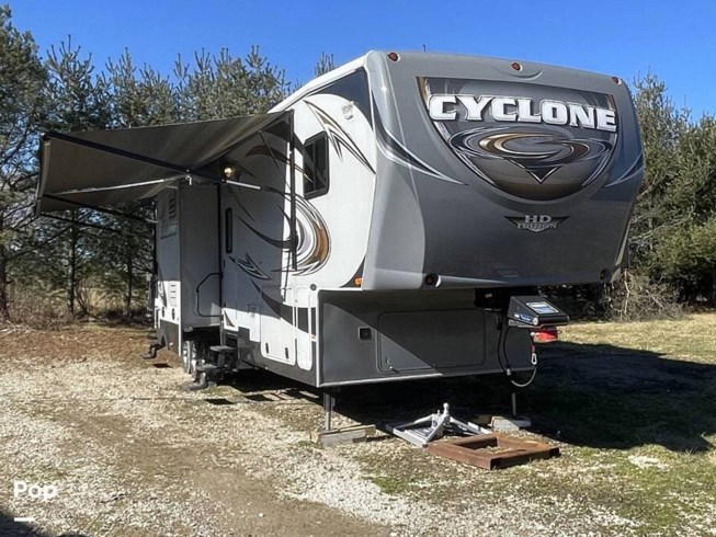 2013 Cyclone 4014 by Heartland from Pop RVs in Marengo, Ohio