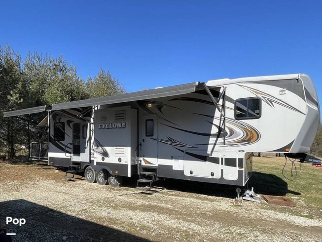 2013 Heartland Cyclone 4014 - Used Toy Hauler For Sale by Pop RVs in Marengo, Ohio