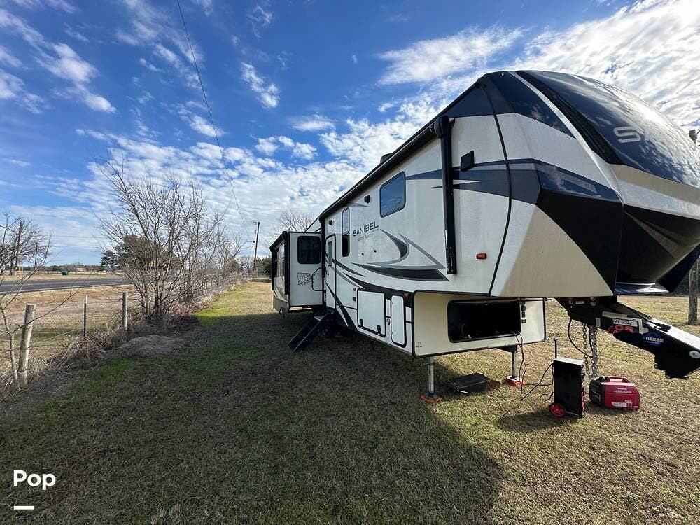 2021 Prime Time Sanibel 3102rswb - Used Fifth Wheel For Sale by Pop RVs in Greenville, Texas features Awning, Air Conditioning, Slideout