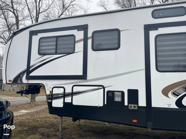 2021 Sabre 377FLL by Forest River from Pop RVs in Sheffield Lake, Ohio