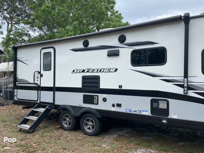 2022 Jayco Jay Feather 25RB Arctic Edition - Used Travel Trailer For Sale by Pop RVs in Sebastian, Florida