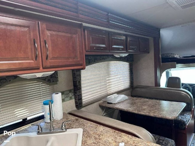 2012 Chateau 31F by Thor Motor Coach from Pop RVs in Wayne, New Jersey