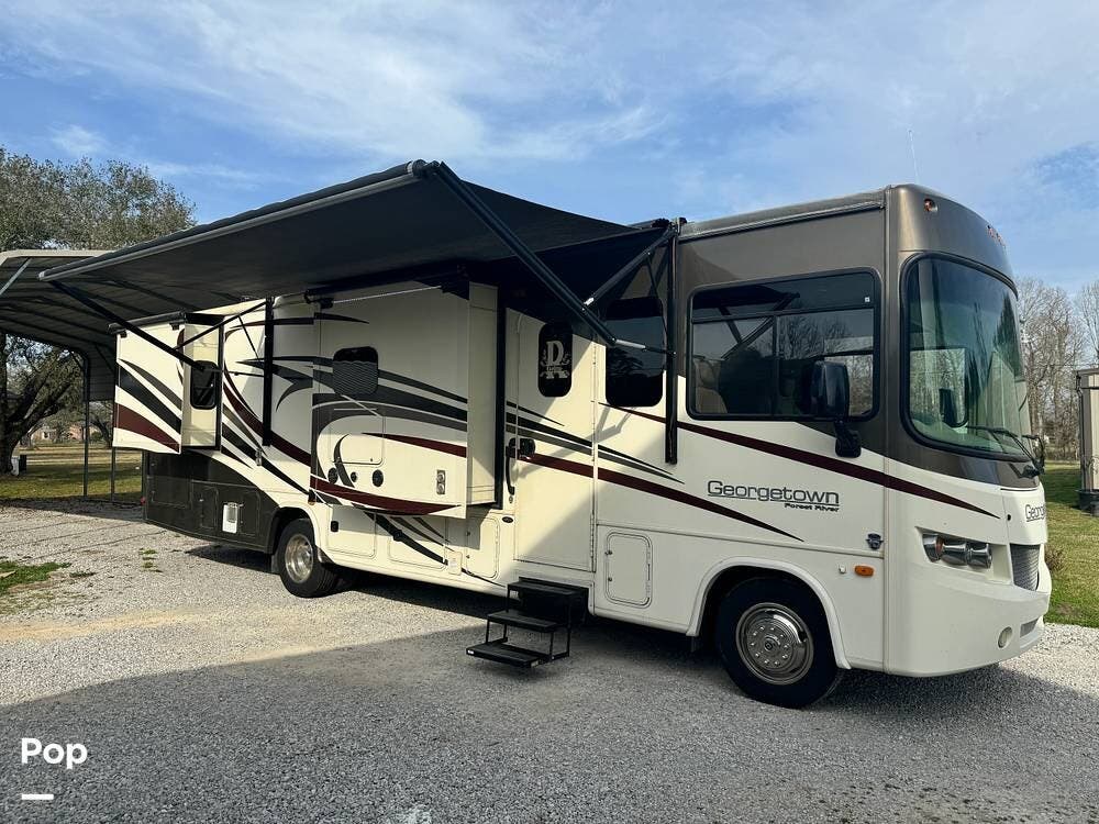 2017 Forest River Georgetown 328TS - Used Class A For Sale by Pop RVs in Maurice, Louisiana features Leveling Jacks, Awning, Air Conditioning, Generator, Slideout