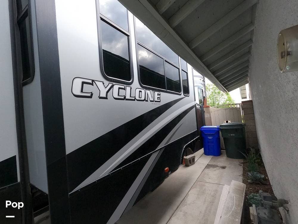 2017 Heartland Cyclone 4113 (Toy Hauler~ 13' Garage) RV for Sale in ...