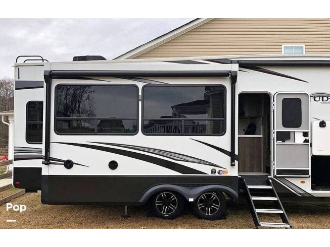 2022 Grand Design Solitude 2930RL - Used Fifth Wheel For Sale by Pop RVs in Bushnell, Florida