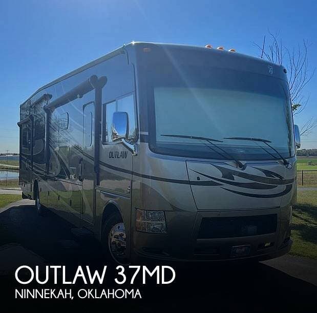 2015 Thor Motor Coach Outlaw 37MD RV for Sale in Ninnekah, OK 73067