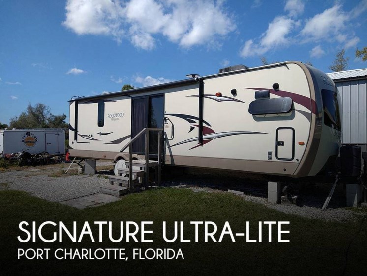 Used 2018 Rockwood Signature Ultra-Lite 8335BSS available in Port Charlotte, Florida