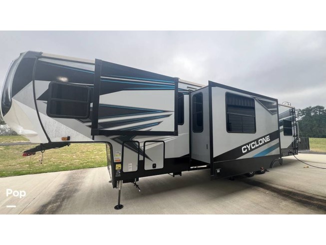 2021 Heartland Cyclone 3713 - Used Toy Hauler For Sale by Pop RVs in Navasota, Texas