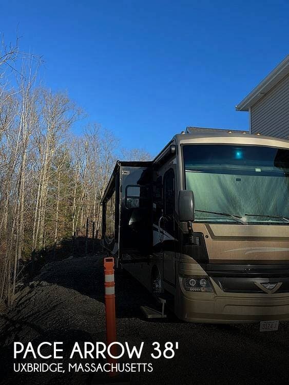 2017 Fleetwood Pace Arrow 38B RV for Sale in Uxbridge, MA 01569