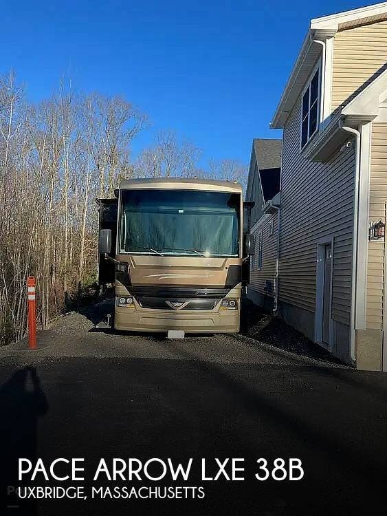 2017 Fleetwood Pace Arrow LXE 38B RV for Sale in Uxbridge, MA 01569