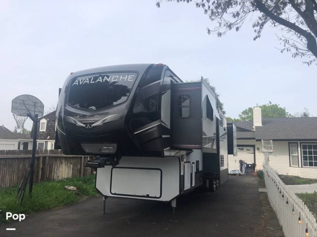 2020 Keystone Avalanche 382FL - Used Fifth Wheel For Sale by Pop RVs in Tracy, California
