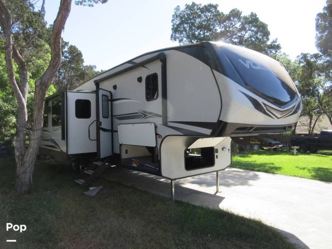 2020 CrossRoads Volante 329DB - Used Fifth Wheel For Sale by Pop RVs in New Braunfels, Texas