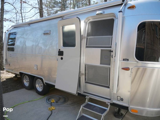 2019 Airstream International 25RB Twin Signature - Used Travel Trailer For Sale by Pop RVs in Trussville, Alabama