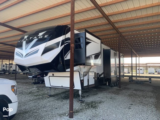 2022 Dutchmen Voltage 4015 - Used Toy Hauler For Sale by Pop RVs in Midlothian, Texas