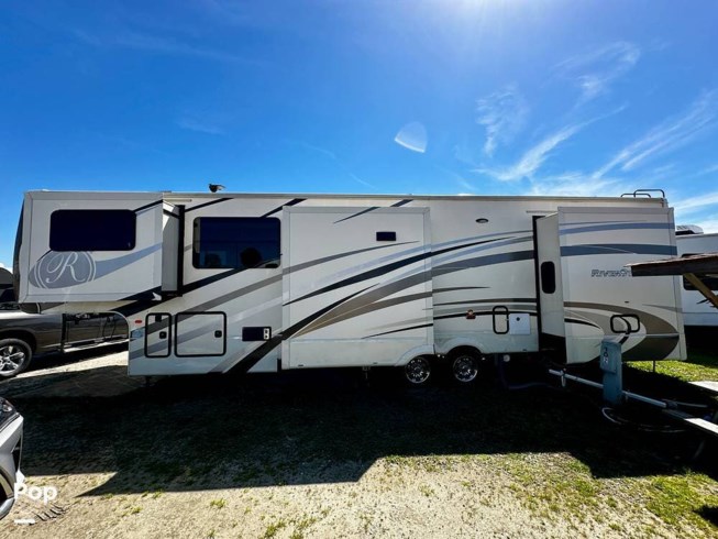 2017 Forest River RiverStone 39FL - Used Fifth Wheel For Sale by Pop RVs in Myrtle Beach, South Carolina
