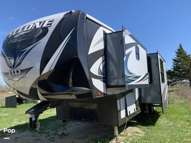 2018 Heartland Cyclone 4115 - Used Toy Hauler For Sale by Pop RVs in Rhome, Texas