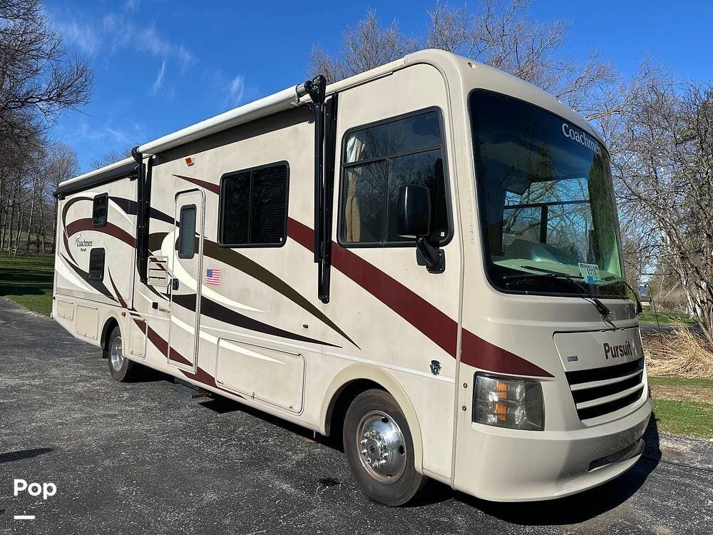 2016 Coachmen Pursuit 33BH - Used Class A For Sale by Pop RVs in Dover, Pennsylvania features Awning, Generator, Leveling Jacks, Air Conditioning, Slideout