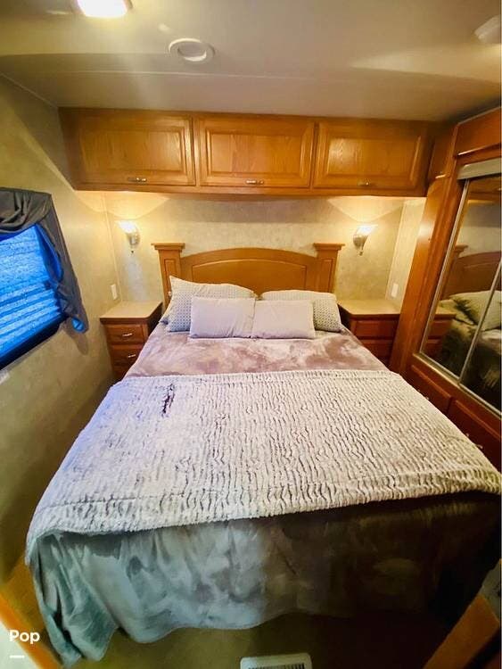 2004 Coachmen Cross Country 370DS RV for Sale in Fort Mohave, AZ 86426