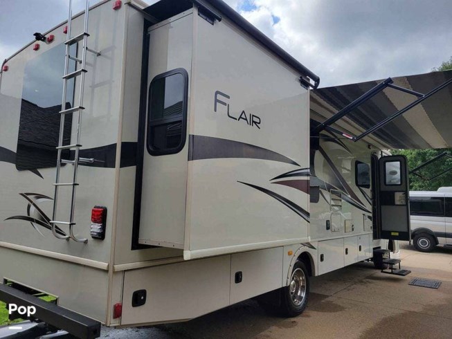 2017 Fleetwood Flair LXE 31B - Used Class A For Sale by Pop RVs in New Philadelphia, Ohio
