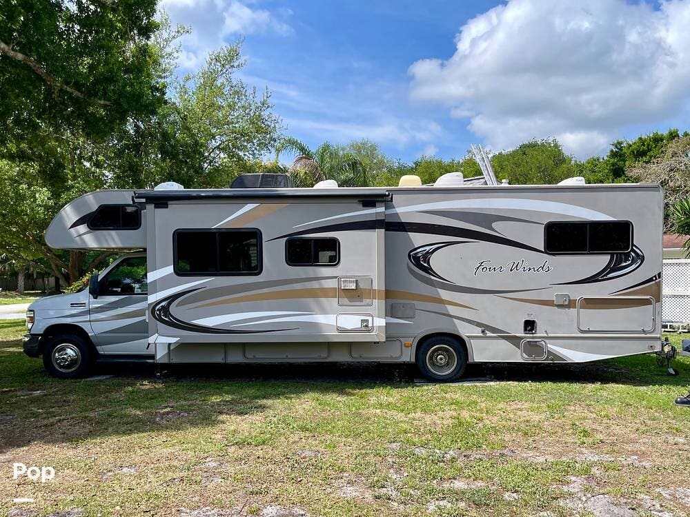 2014 Thor Motor Coach Four Winds 31A - Used Class C For Sale by Pop RVs in Ft Pierce, Florida features Air Conditioning, Awning, Slideout, Leveling Jacks, Generator