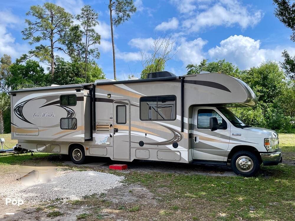2014 Thor Motor Coach Four Winds 31A - Used Class C For Sale by Pop RVs in Ft Pierce, Florida features Leveling Jacks, Air Conditioning, Generator, Slideout, Awning