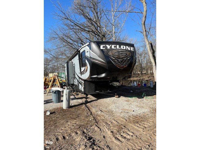 2017 Heartland Cyclone 4113 - Used Toy Hauler For Sale by Pop RVs in Kanas City, Missouri