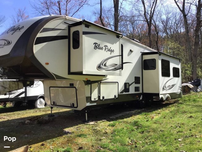 2016 Forest River Blue Ridge 3125RT - Used Fifth Wheel For Sale by Pop RVs in Manchester, Maryland