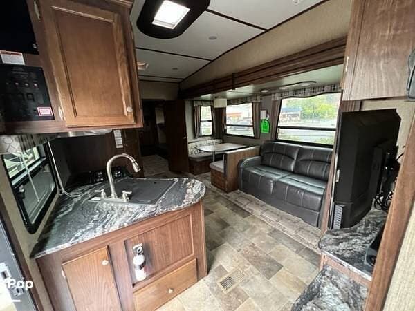 2016 Keystone Sprinter 324FWBHS - Used Fifth Wheel For Sale by Pop RVs in Grass Valley, California