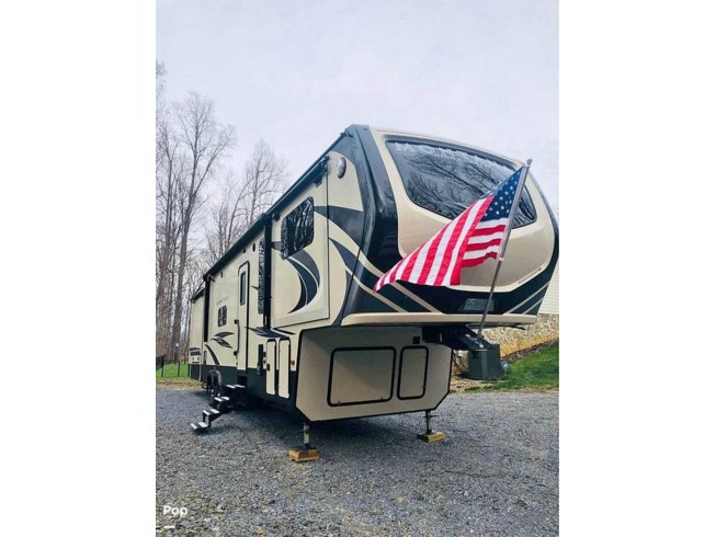 2018 Montana High Country 375FL by Keystone from Pop RVs in Unicoi, Tennessee