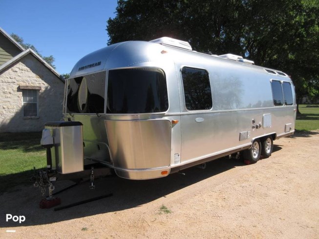 2018 Airstream Flying Cloud 27FB - Used Travel Trailer For Sale by Pop RVs in Marble Falls, Texas