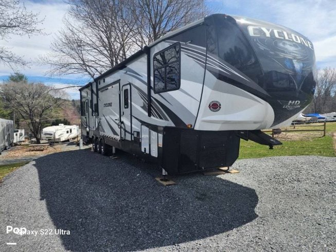 2020 Cyclone 4270 by Heartland from Pop RVs in Lake Ariel, Pennsylvania
