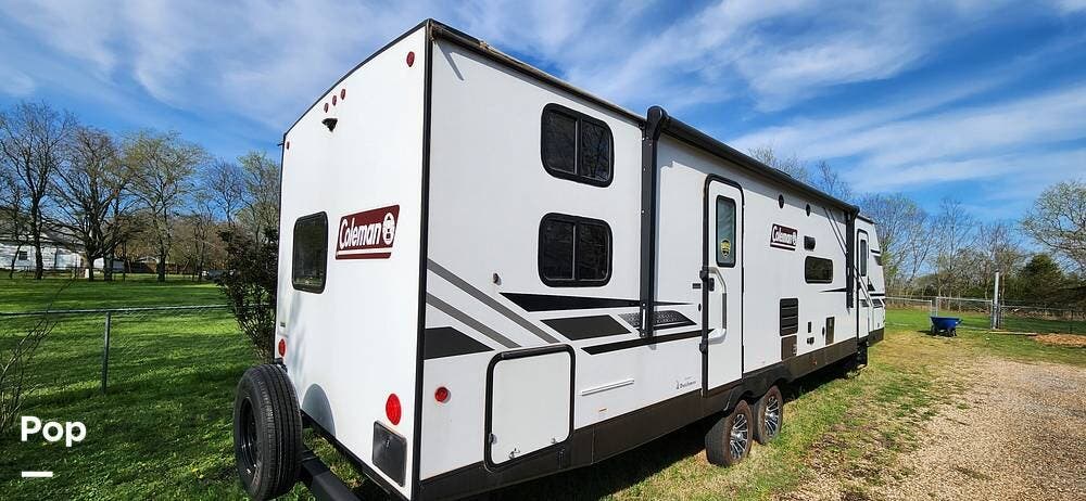 2022 Dutchmen Coleman Light 3215BH - Used Travel Trailer For Sale by Pop RVs in Whitewright, Texas features Slideout, Air Conditioning, Awning