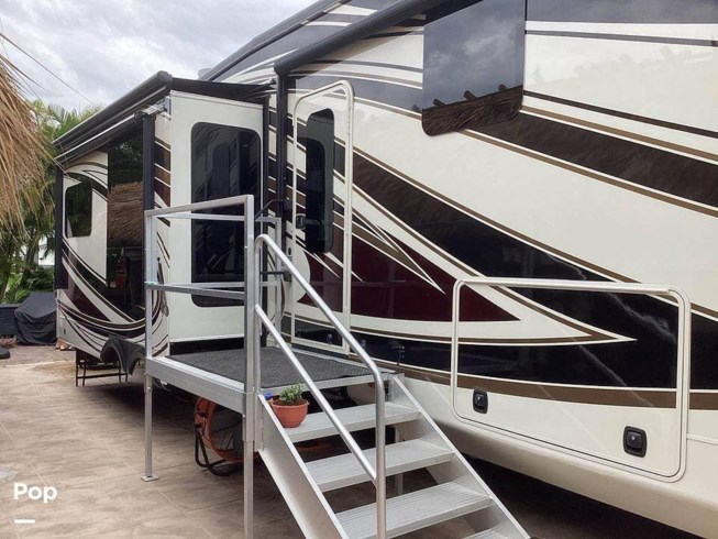 2015 Jayco Pinnacle 36RSQS - Used Fifth Wheel For Sale by Pop RVs in Fort Myers, Florida