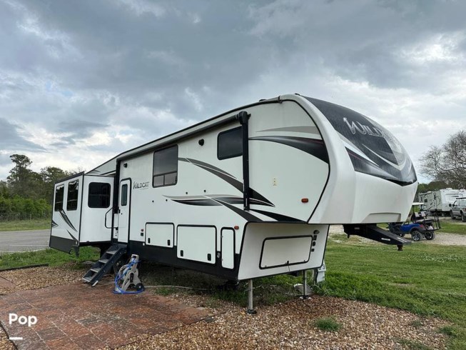 2020 Forest River Wildcat 384MB - Used Fifth Wheel For Sale by Pop RVs in Katy, Texas