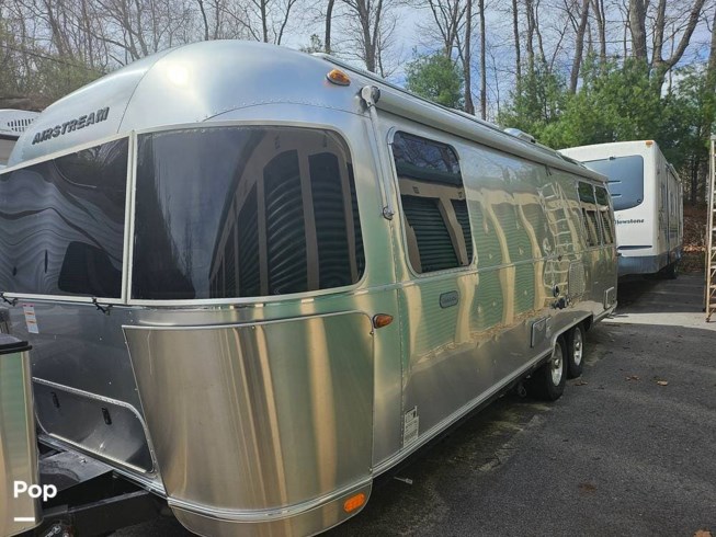 2019 Globetrotter 27FB by Airstream from Pop RVs in Colchester, Connecticut
