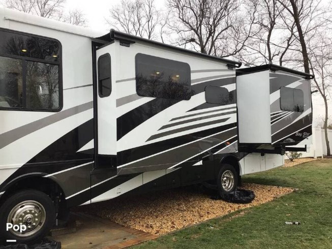 2024 Bay Star Sport 2813 by Newmar from Pop RVs in West Islip, New York