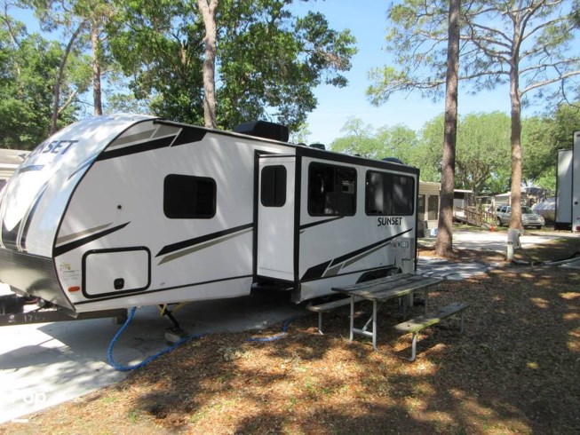2022 CrossRoads Sunset Trail 253RB - Used Travel Trailer For Sale by Pop RVs in Dover, Florida