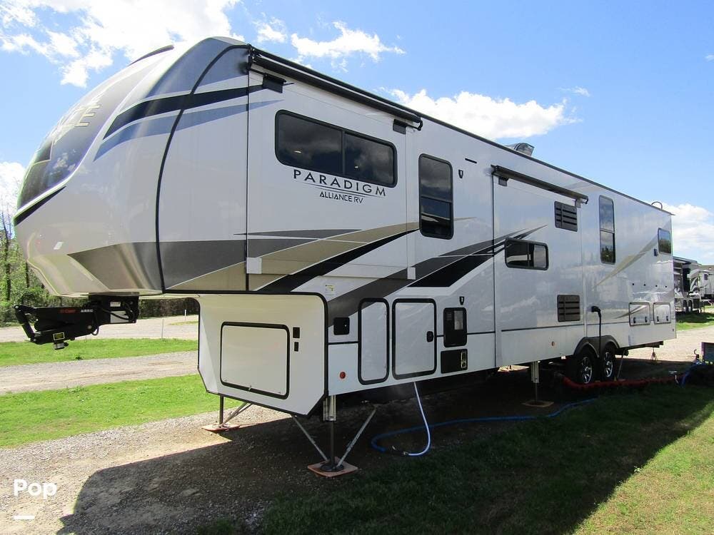 2022 Alliance RV Paradigm 385FL - Used Fifth Wheel For Sale by Pop RVs in Rossville, Georgia features Leveling Jacks, Slideout, Air Conditioning, Awning