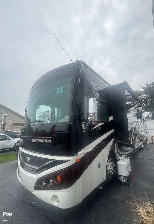 2012 Expedition 38B by Fleetwood from Pop RVs in Lebanon, Pennsylvania